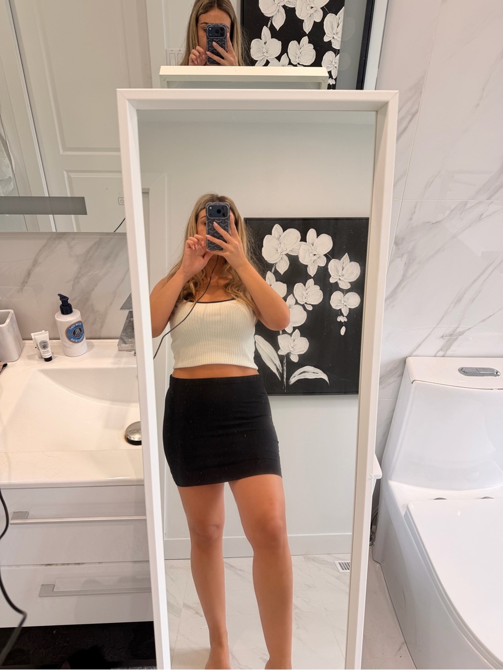 H&M Black Mini Skirt - Sleek Bodycon Style